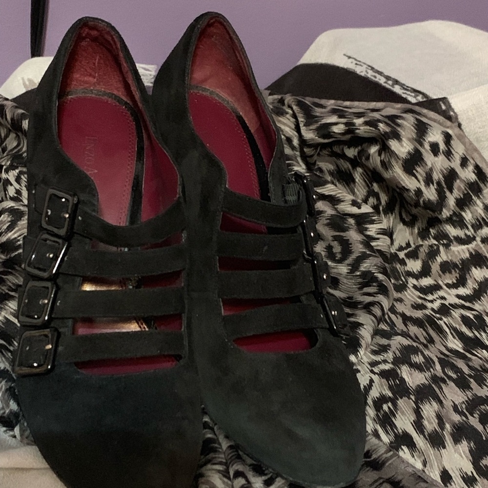Black Pumps